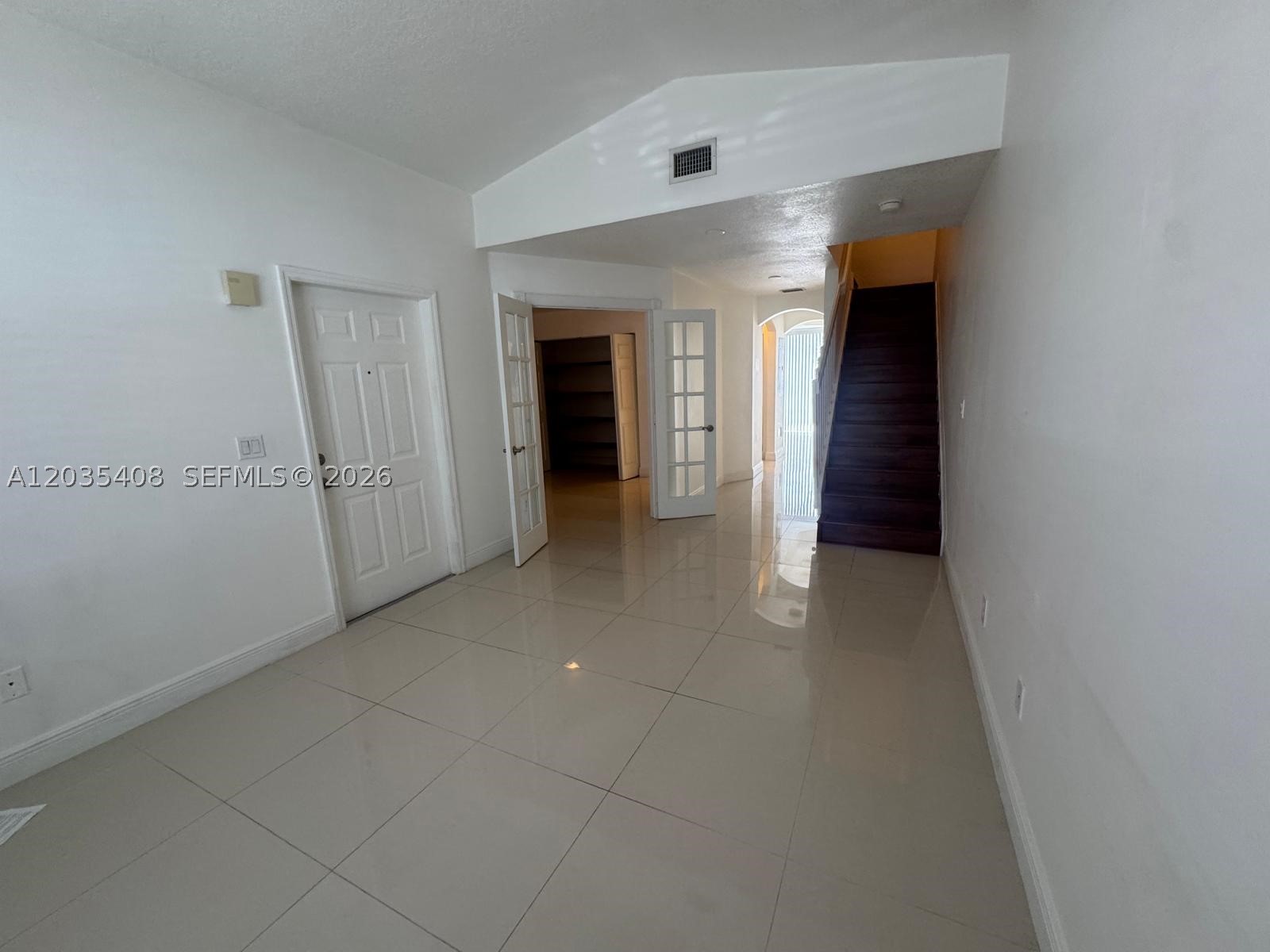 VILLAS AT HARBOR ISLES CO - Residential Lease