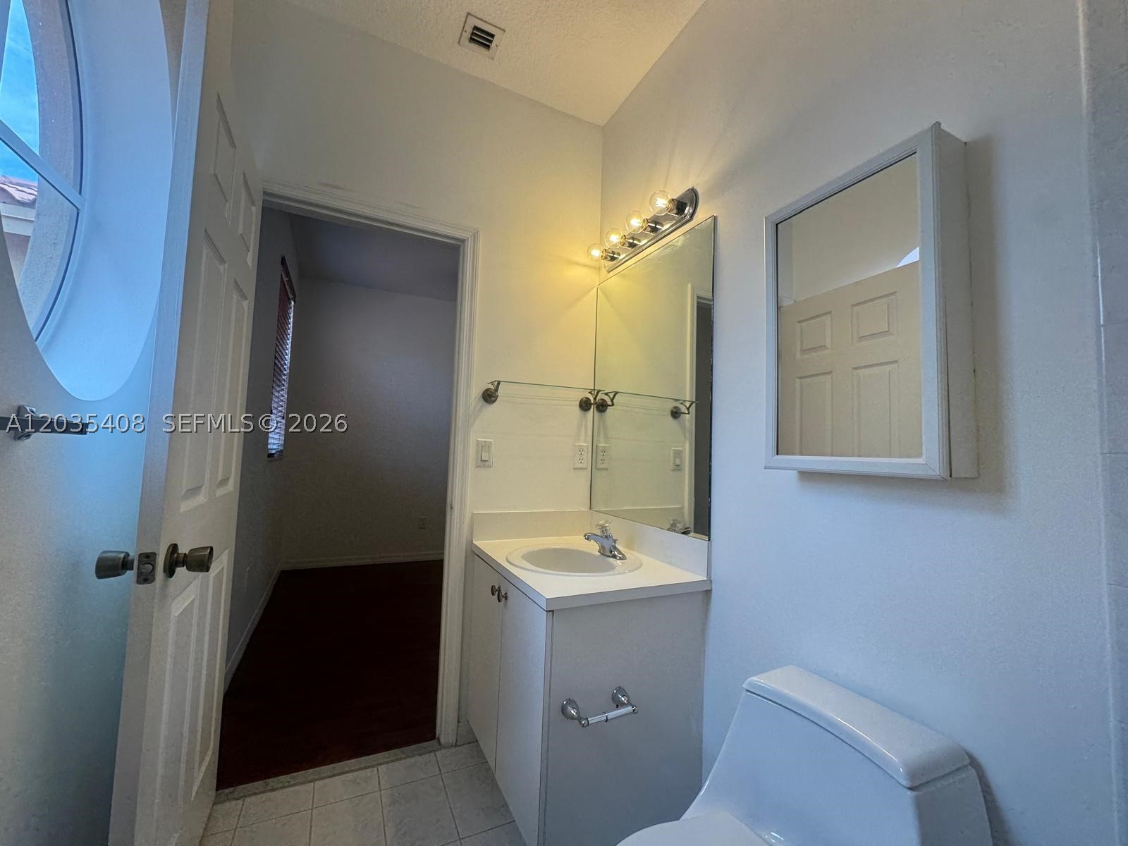 VILLAS AT HARBOR ISLES CO - Residential Lease