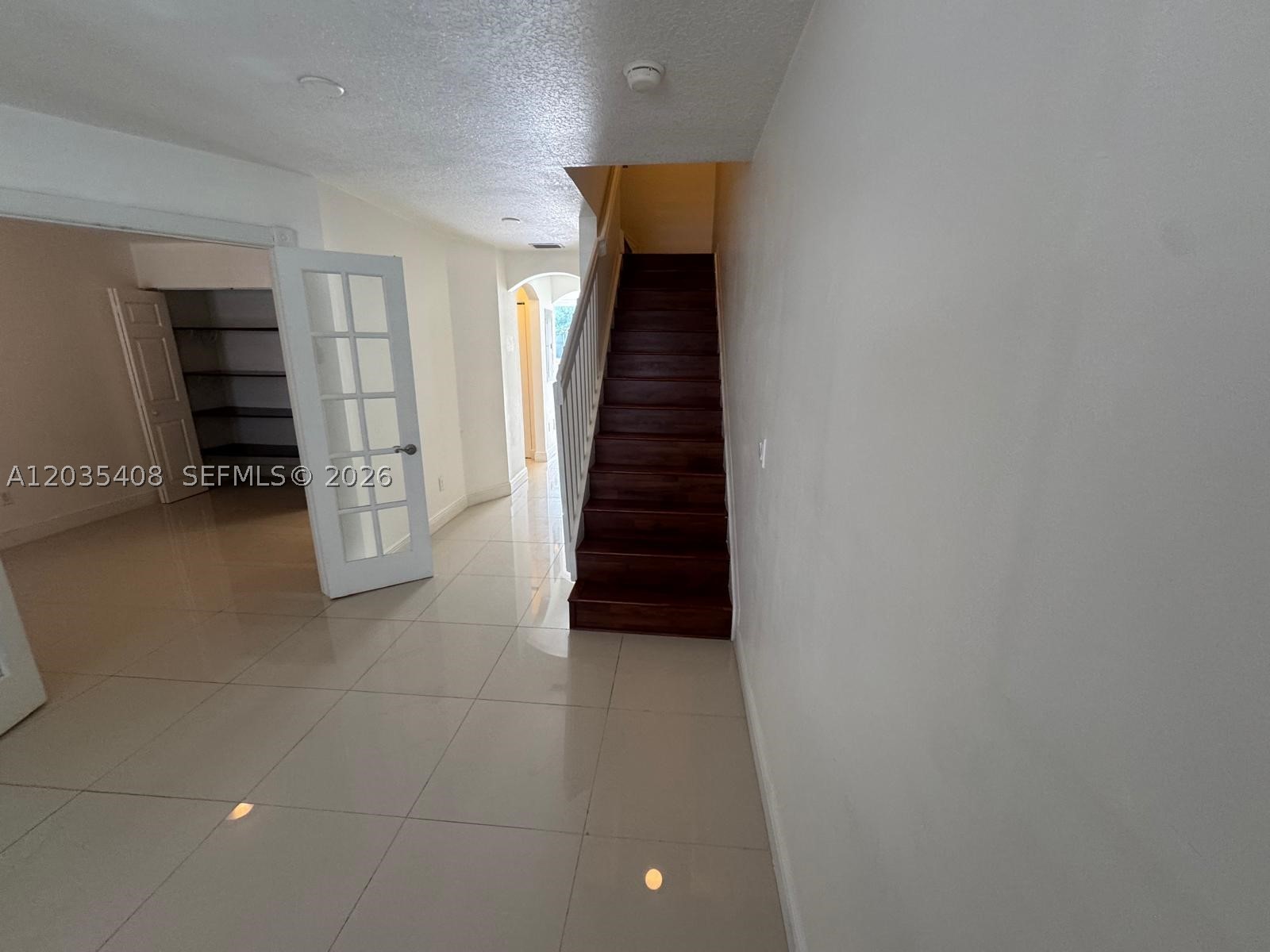 VILLAS AT HARBOR ISLES CO - Residential Lease