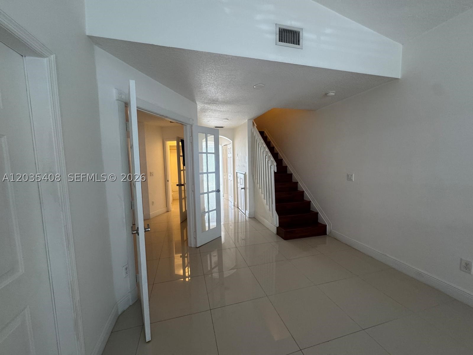 VILLAS AT HARBOR ISLES CO - Residential Lease