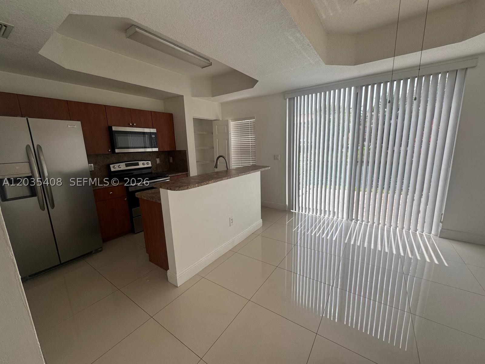 VILLAS AT HARBOR ISLES CO - Residential Lease