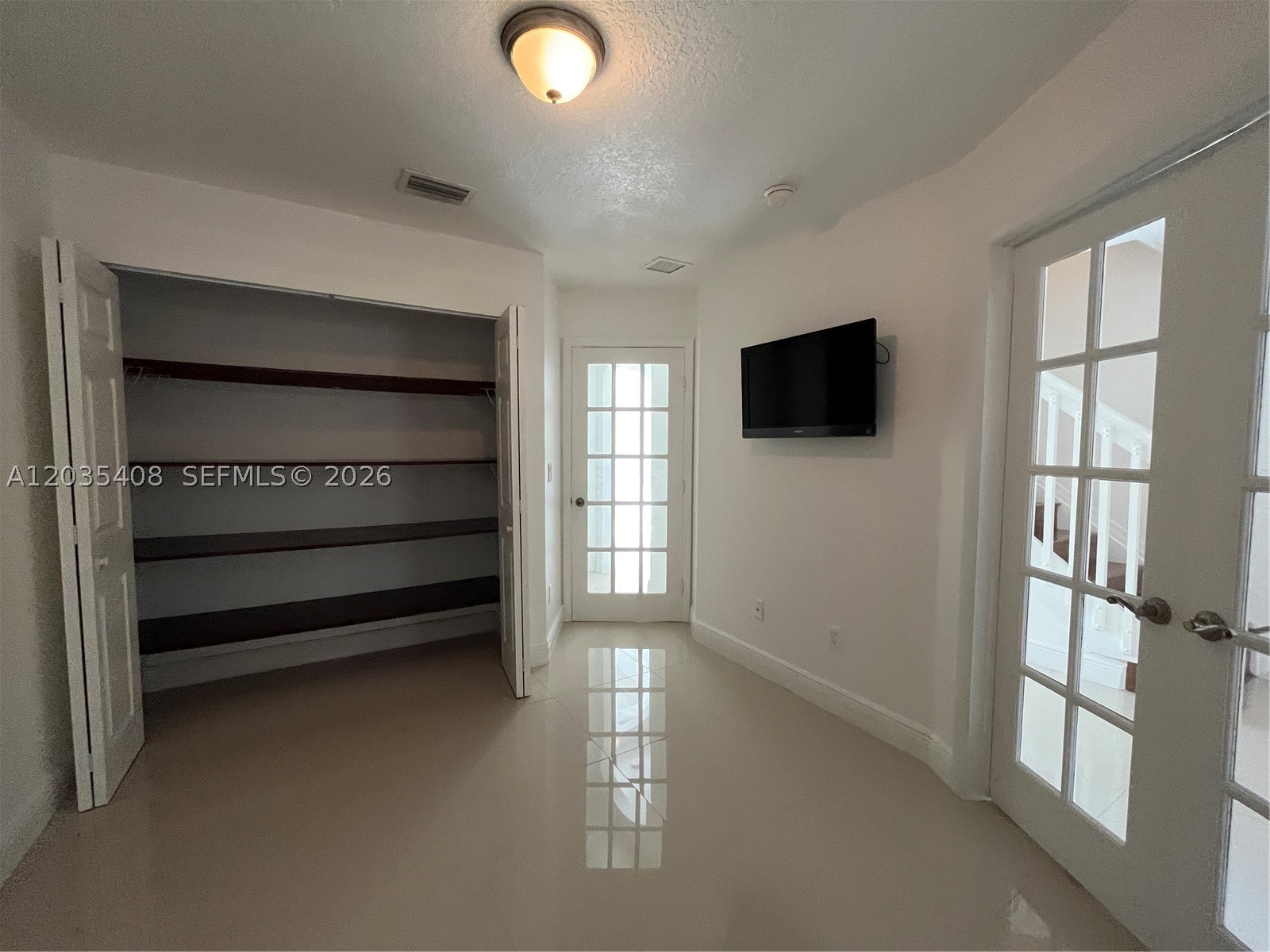 VILLAS AT HARBOR ISLES CO - Residential Lease