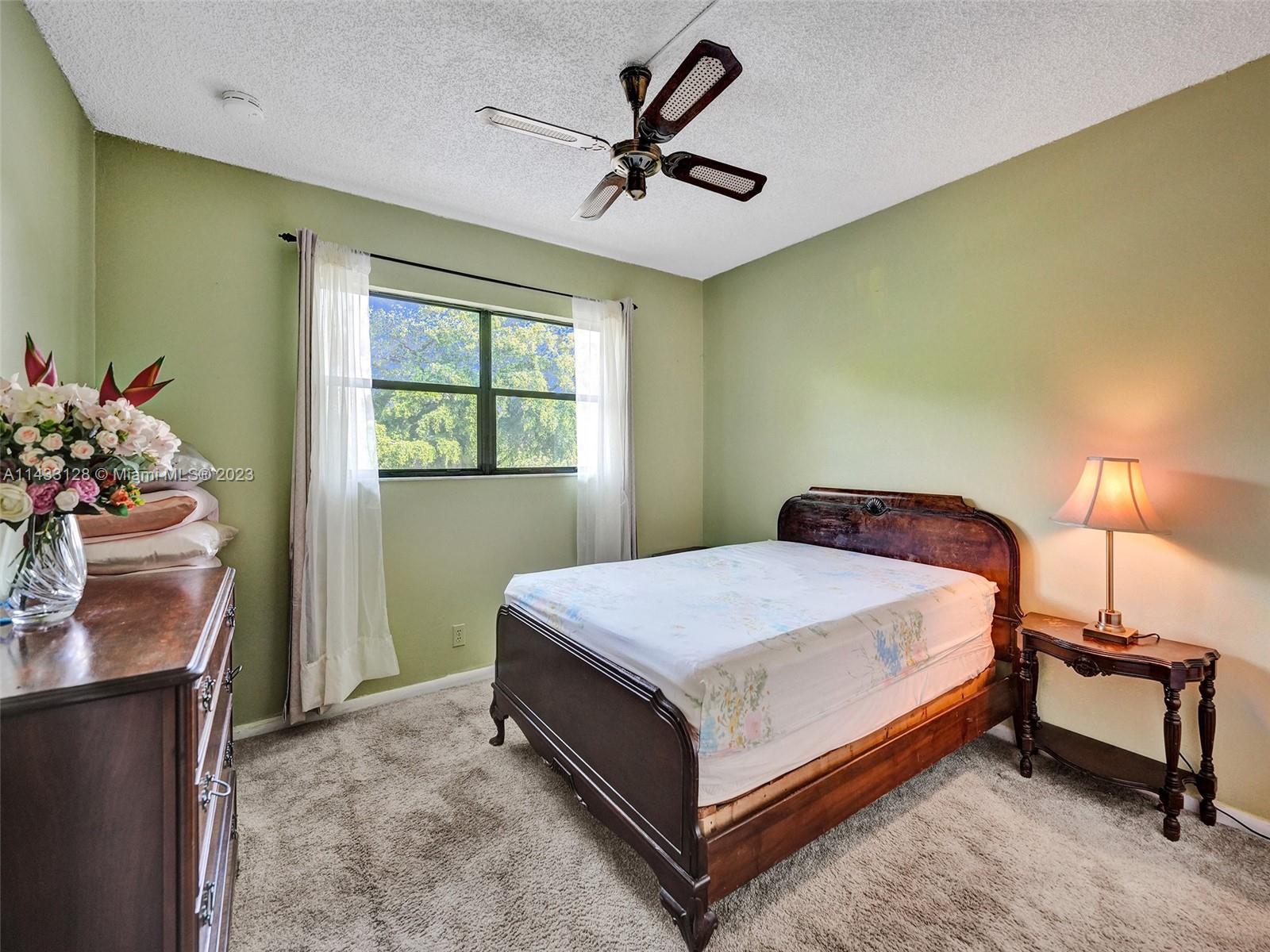 HAMMOCKS-LAKE FOREST COND - Residential