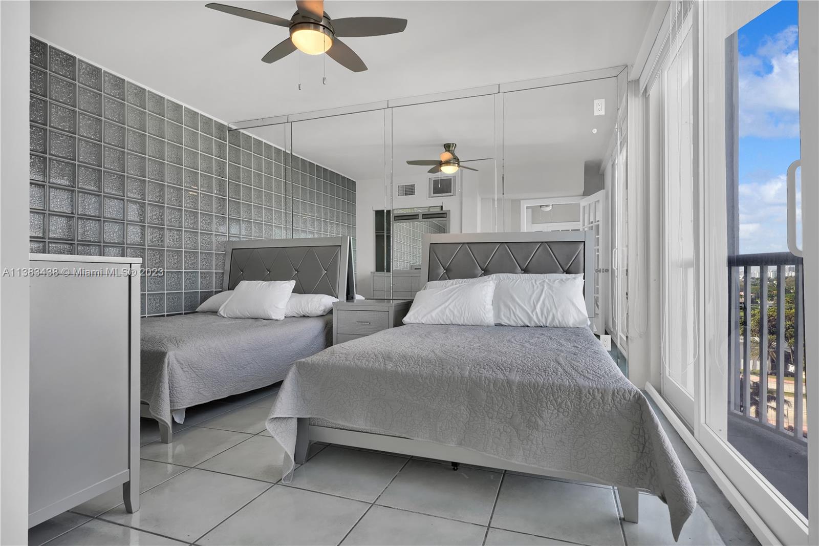 THE CARRIAGE HOUSE CONDO - Residential