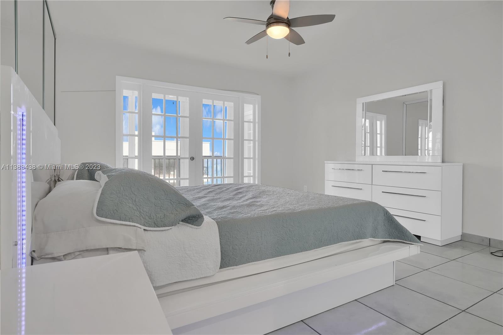 THE CARRIAGE HOUSE CONDO - Residential