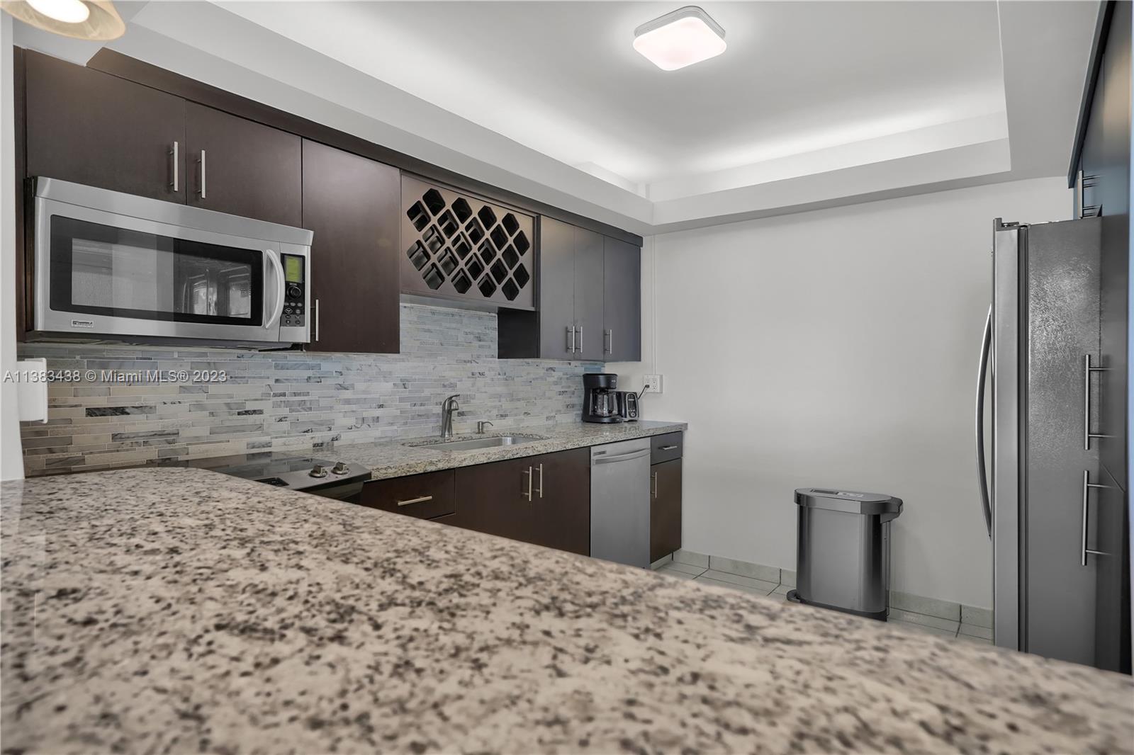 THE CARRIAGE HOUSE CONDO - Residential