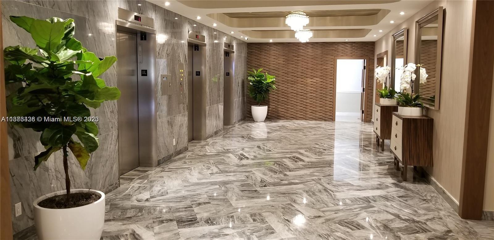 THE CARRIAGE HOUSE CONDO - Residential