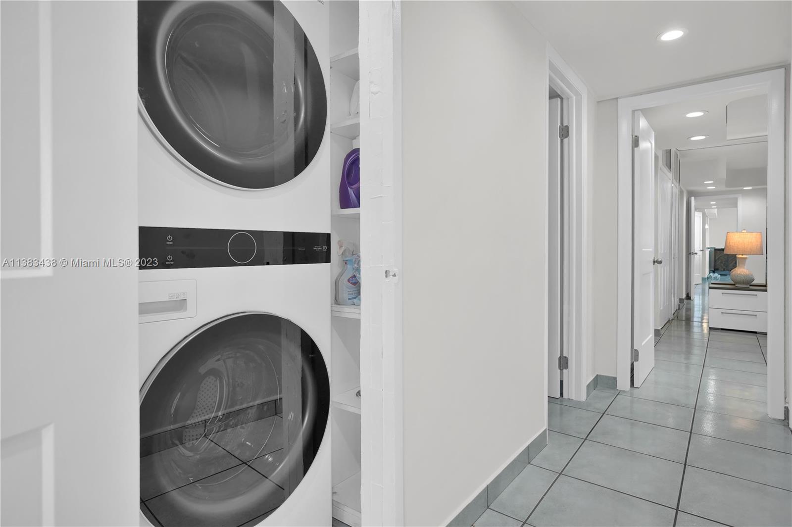 THE CARRIAGE HOUSE CONDO - Residential