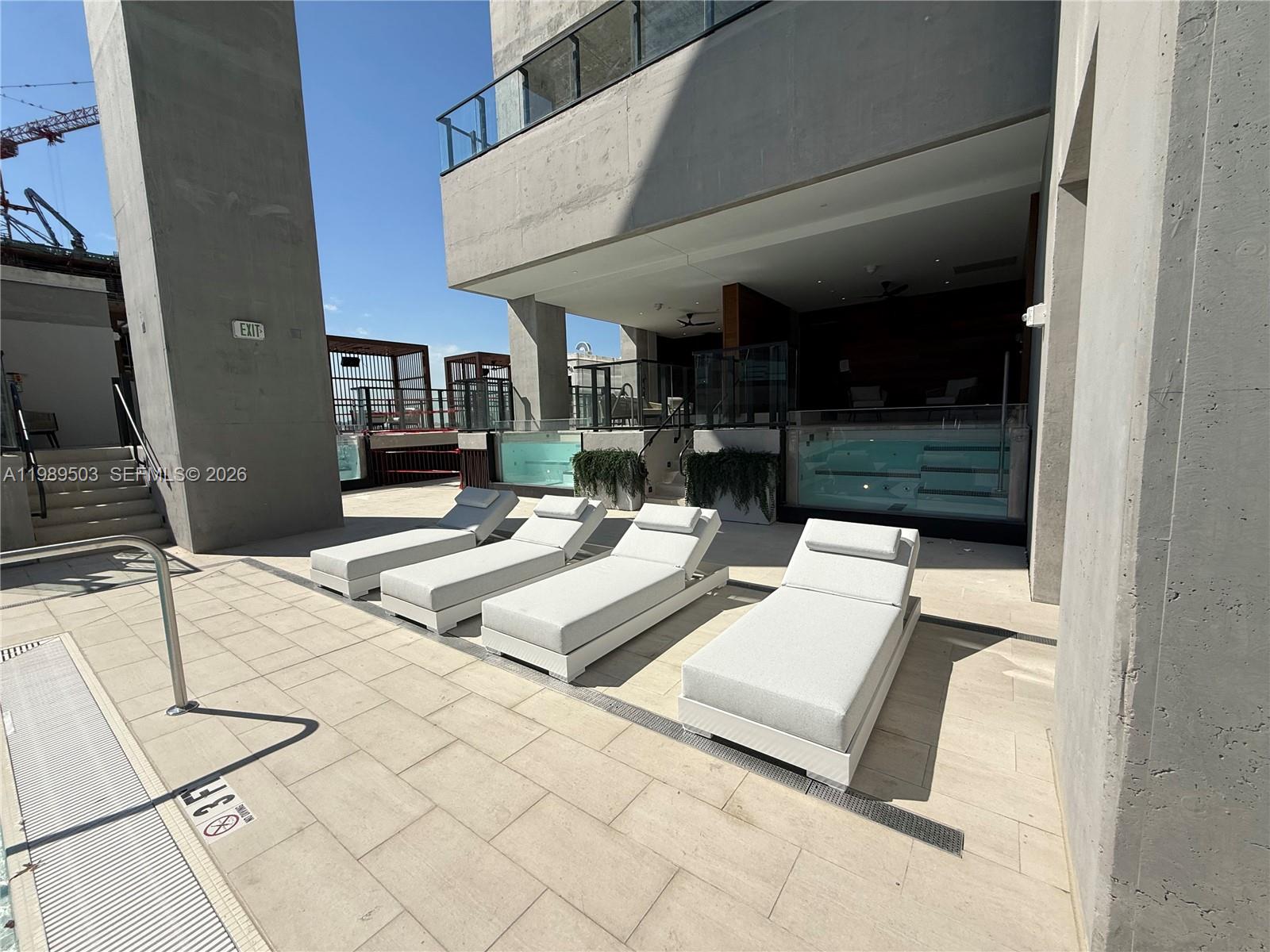 E11EVEN HOTEL - Residential