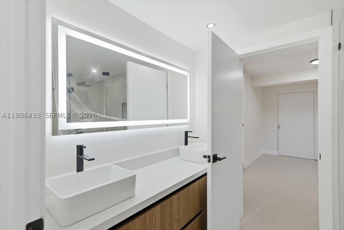 W MIAMI SHORES SEC B - Residential