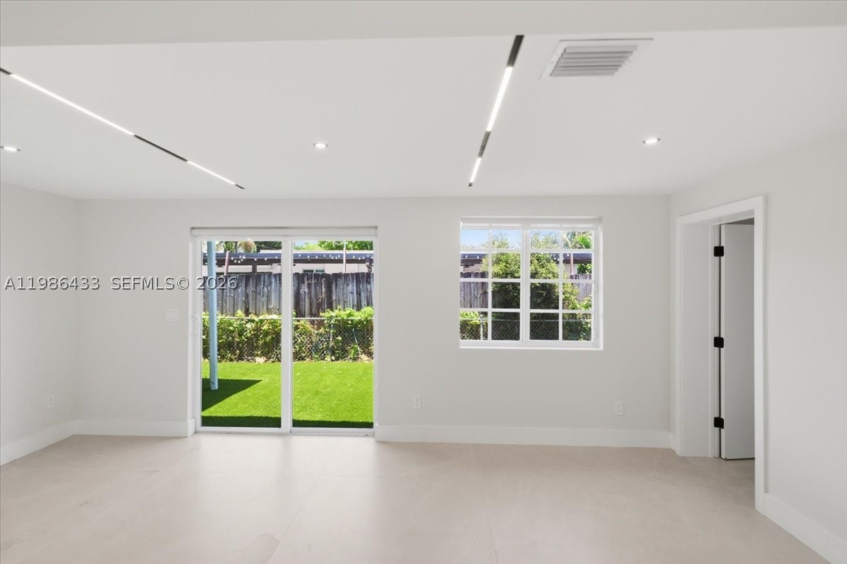 W MIAMI SHORES SEC B - Residential