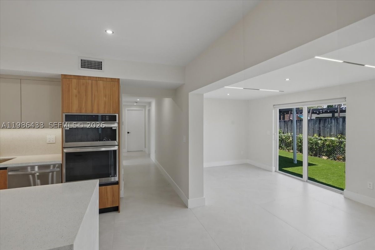 W MIAMI SHORES SEC B - Residential