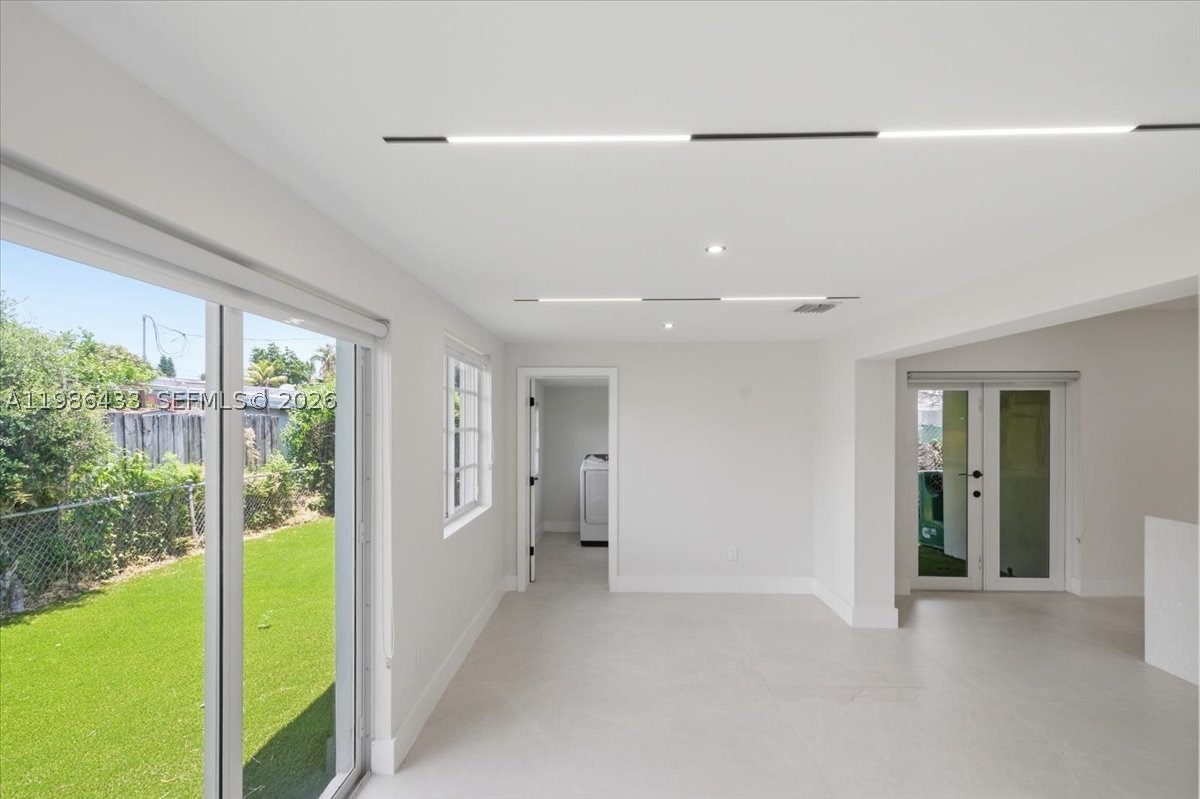 W MIAMI SHORES SEC B - Residential