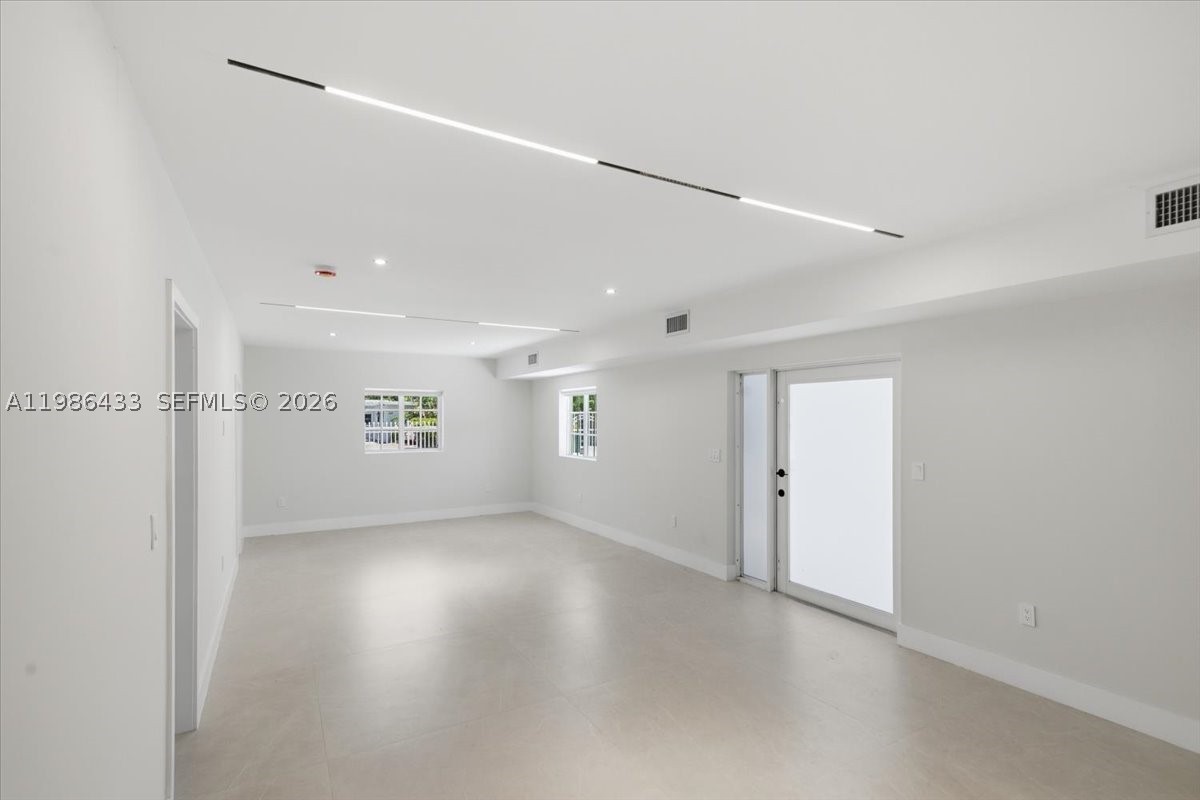 W MIAMI SHORES SEC B - Residential