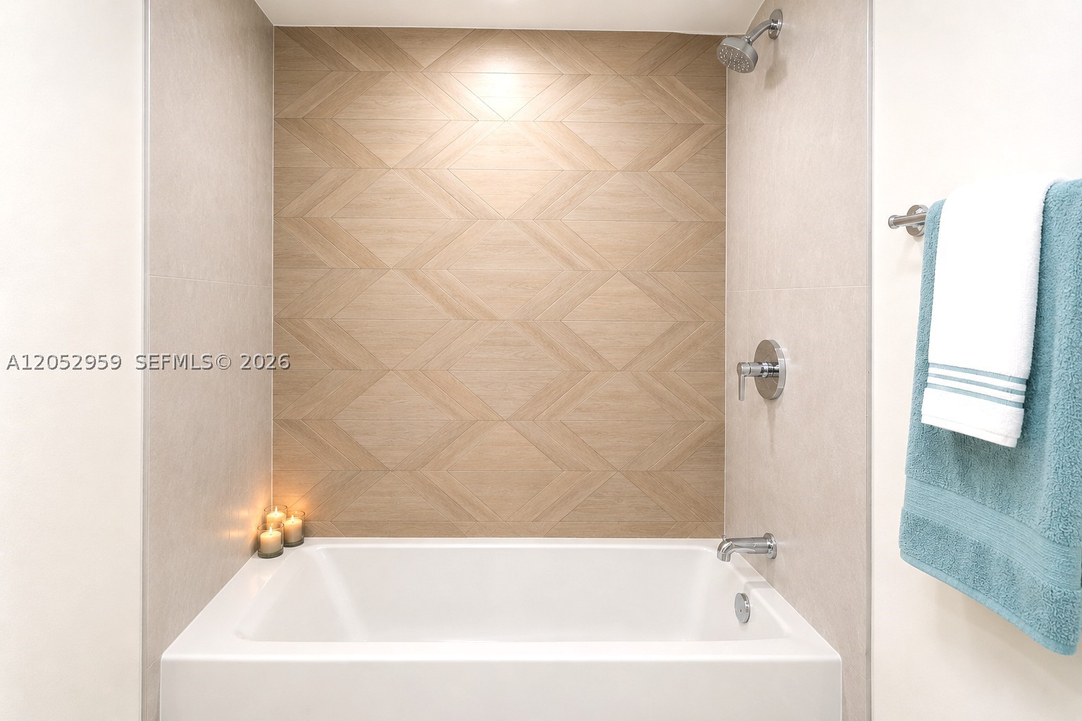 GOLDEN BAY CLUB CONDO - Residential Lease