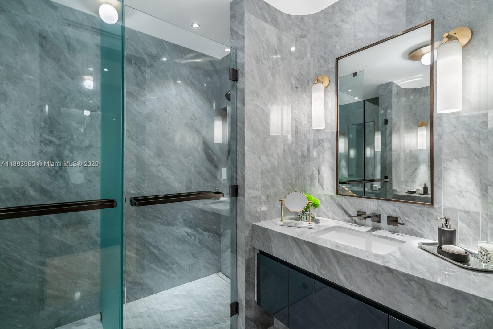 Waldorf Astoria Miami - Residential