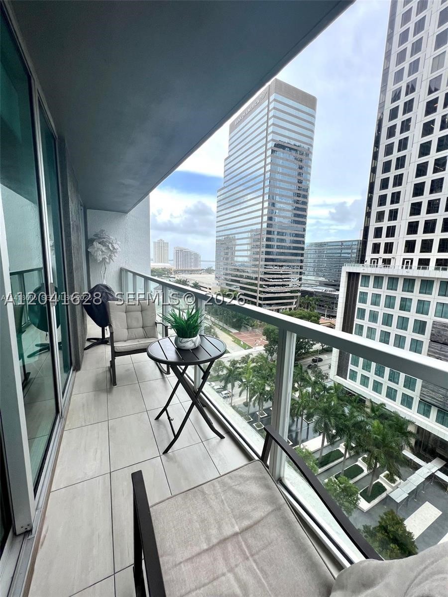 500 BRICKELL EAST CONDO - Residential