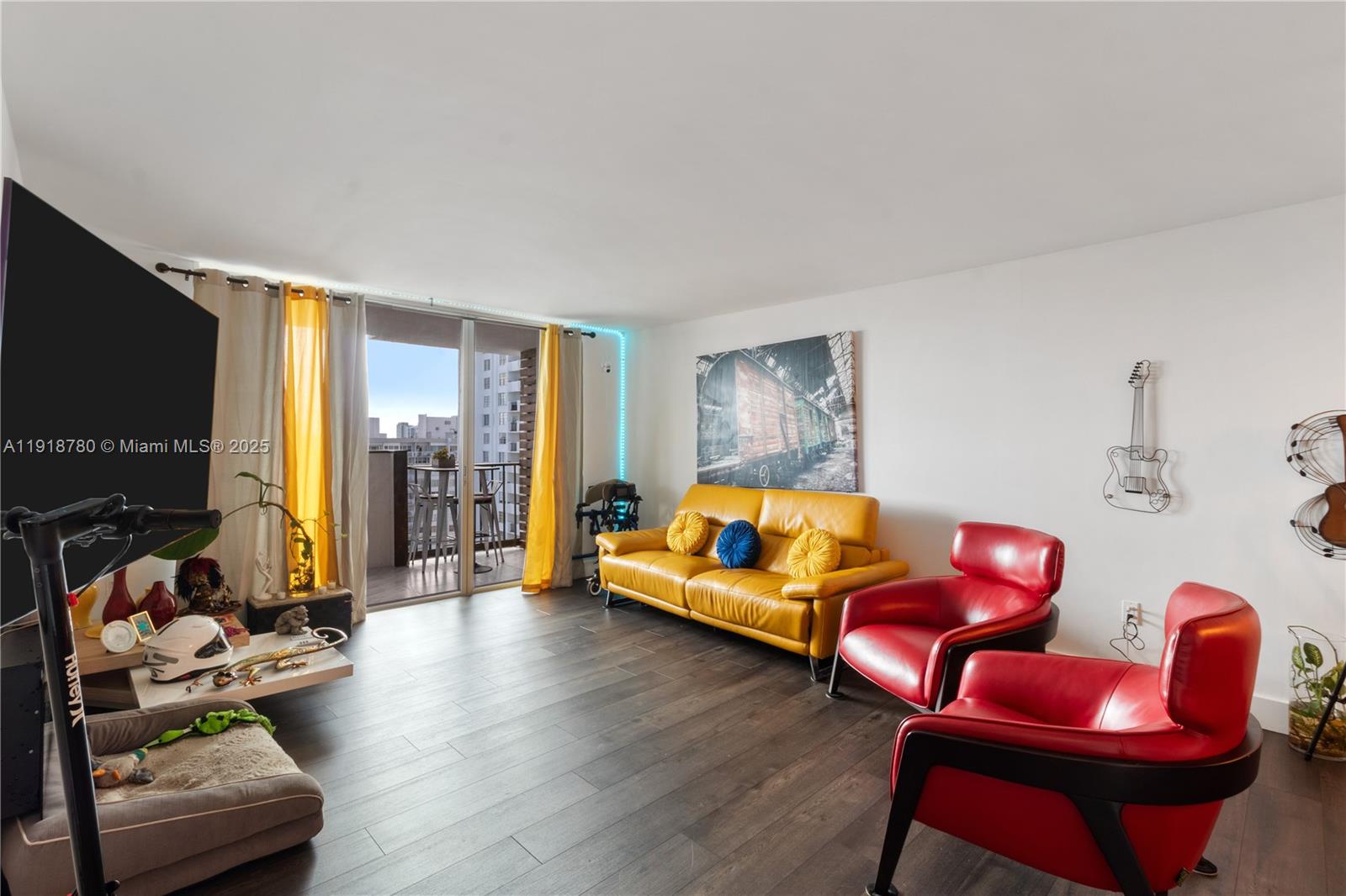 COMMODORE PLAZA CONDO - Residential