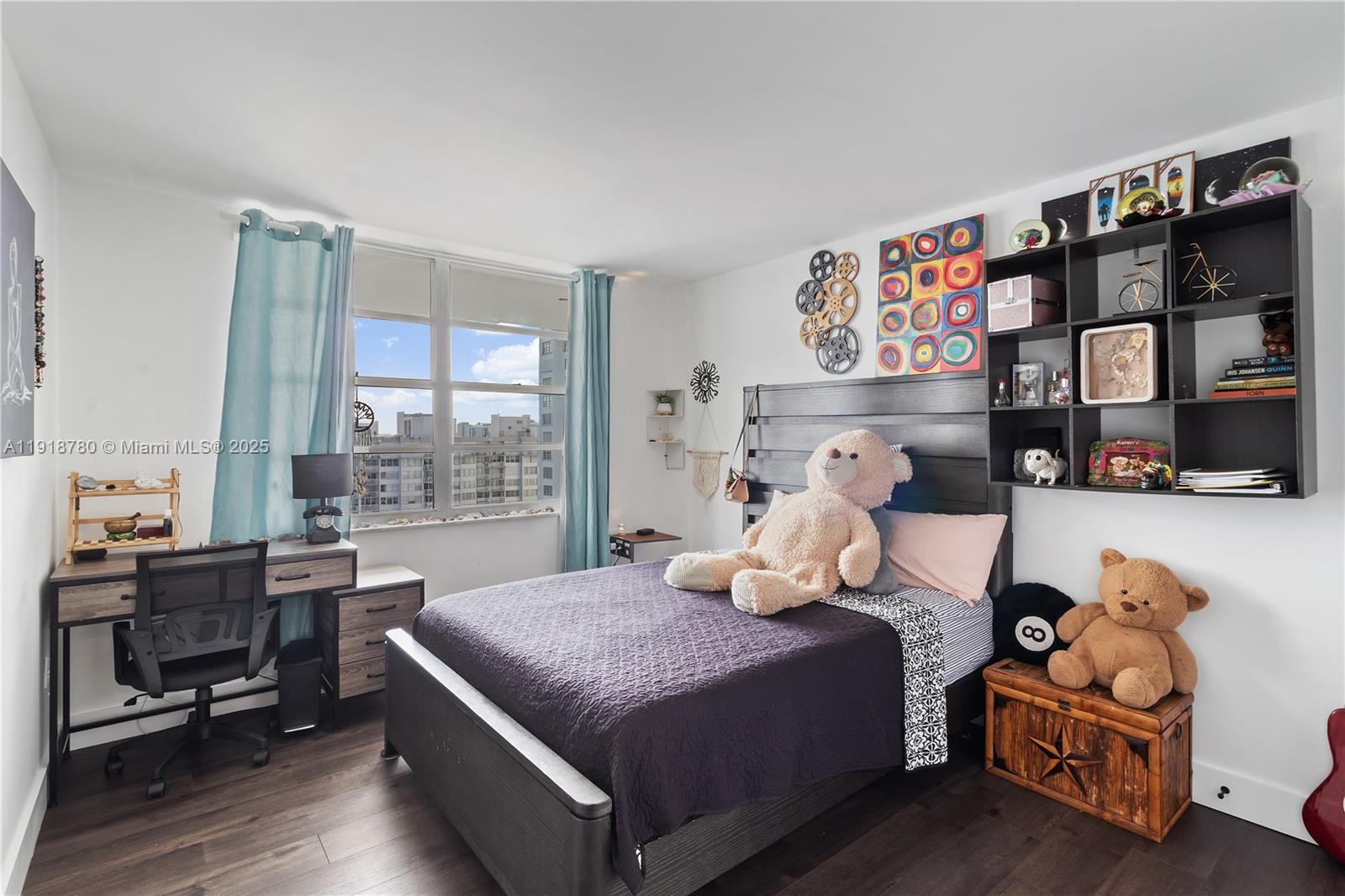 COMMODORE PLAZA CONDO - Residential