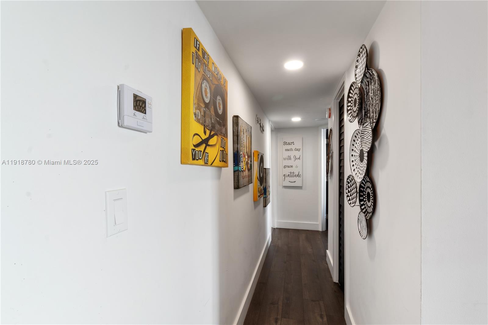 COMMODORE PLAZA CONDO - Residential