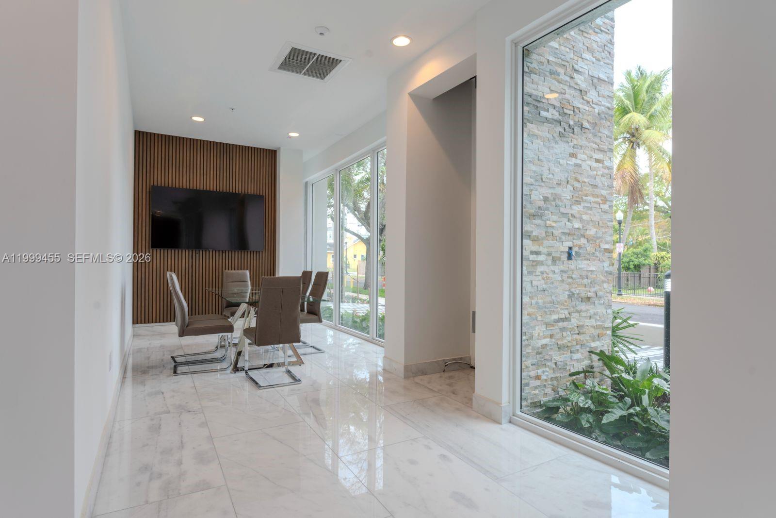 RESIDENCE ON MONROE - Residential