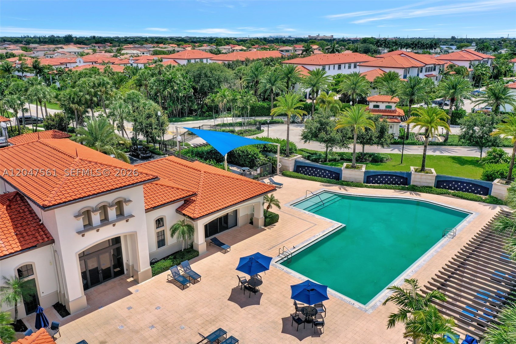 PEMBROKE LAKES SOUTH - Residential