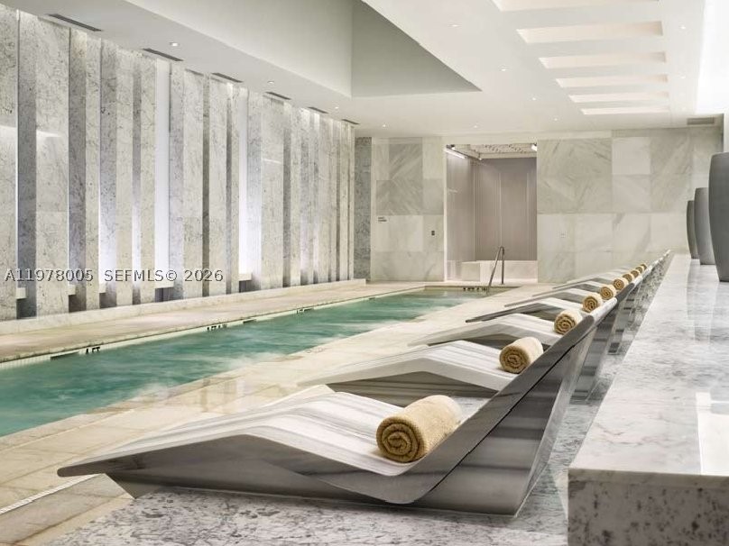 FONTAINEBLEAU III - Residential