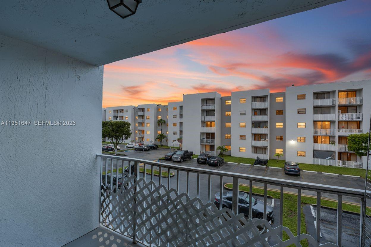 FONTAINEBLEAU GARDENS CON - Residential