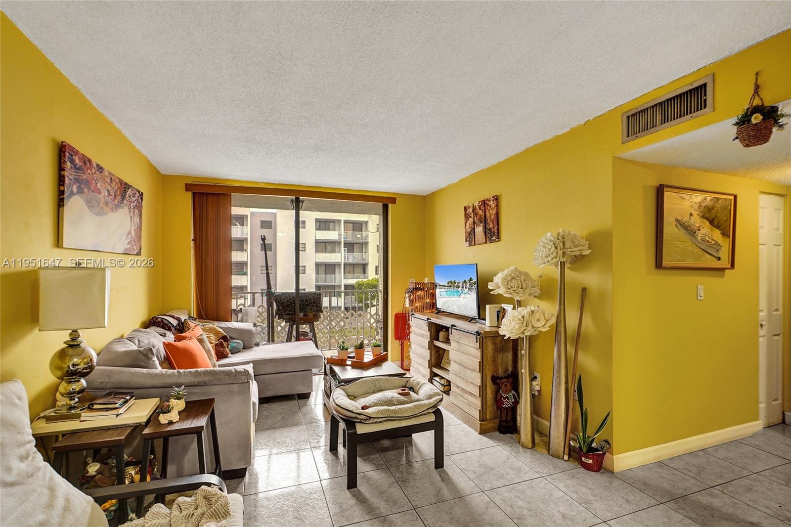 FONTAINEBLEAU GARDENS CON - Residential