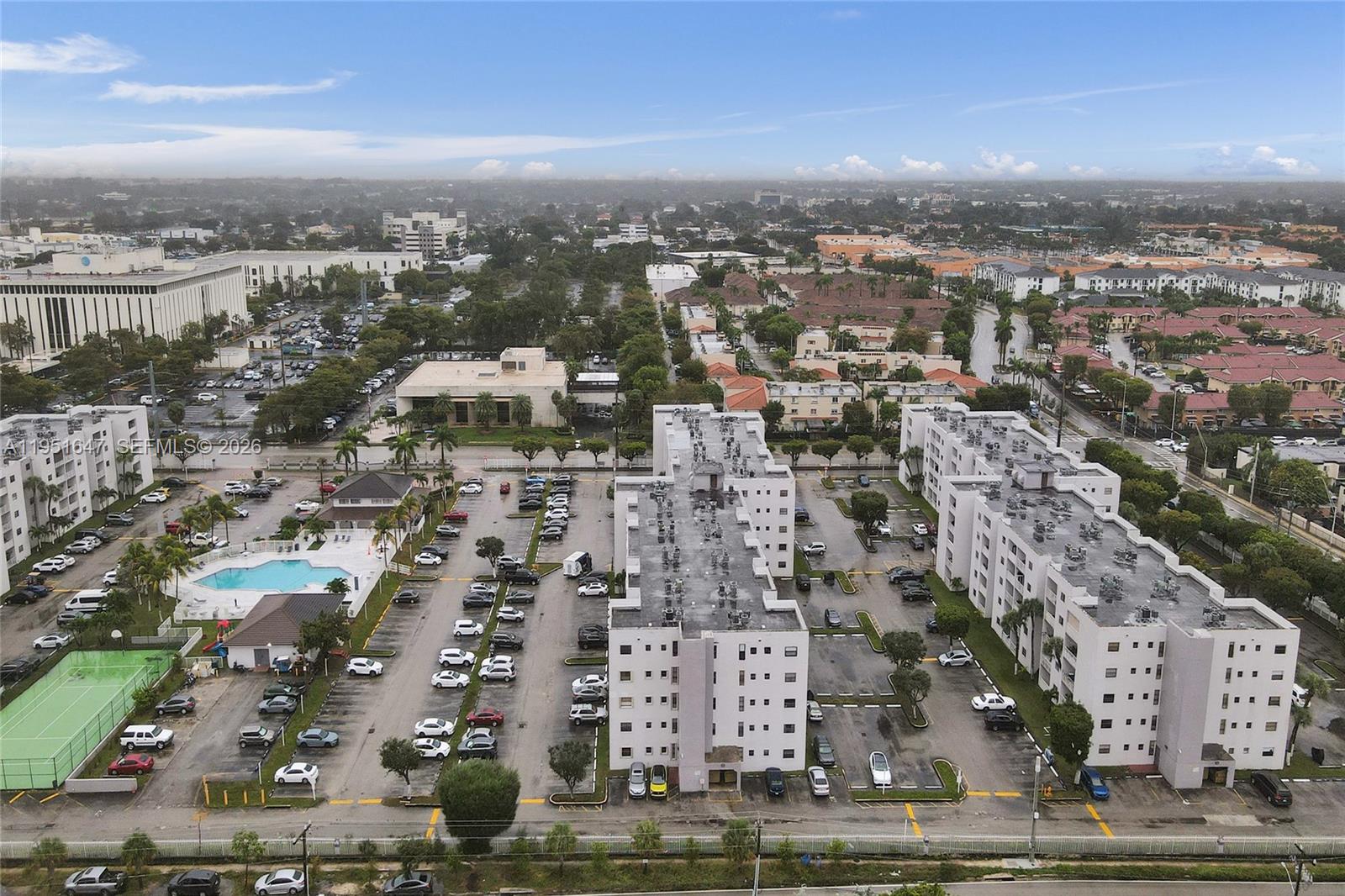 FONTAINEBLEAU GARDENS CON - Residential
