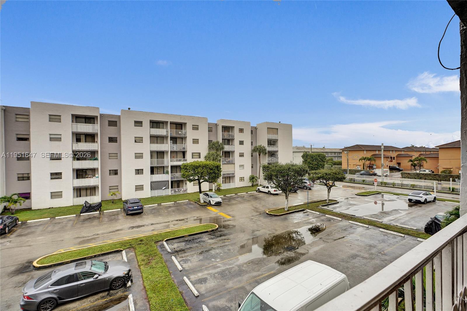 FONTAINEBLEAU GARDENS CON - Residential