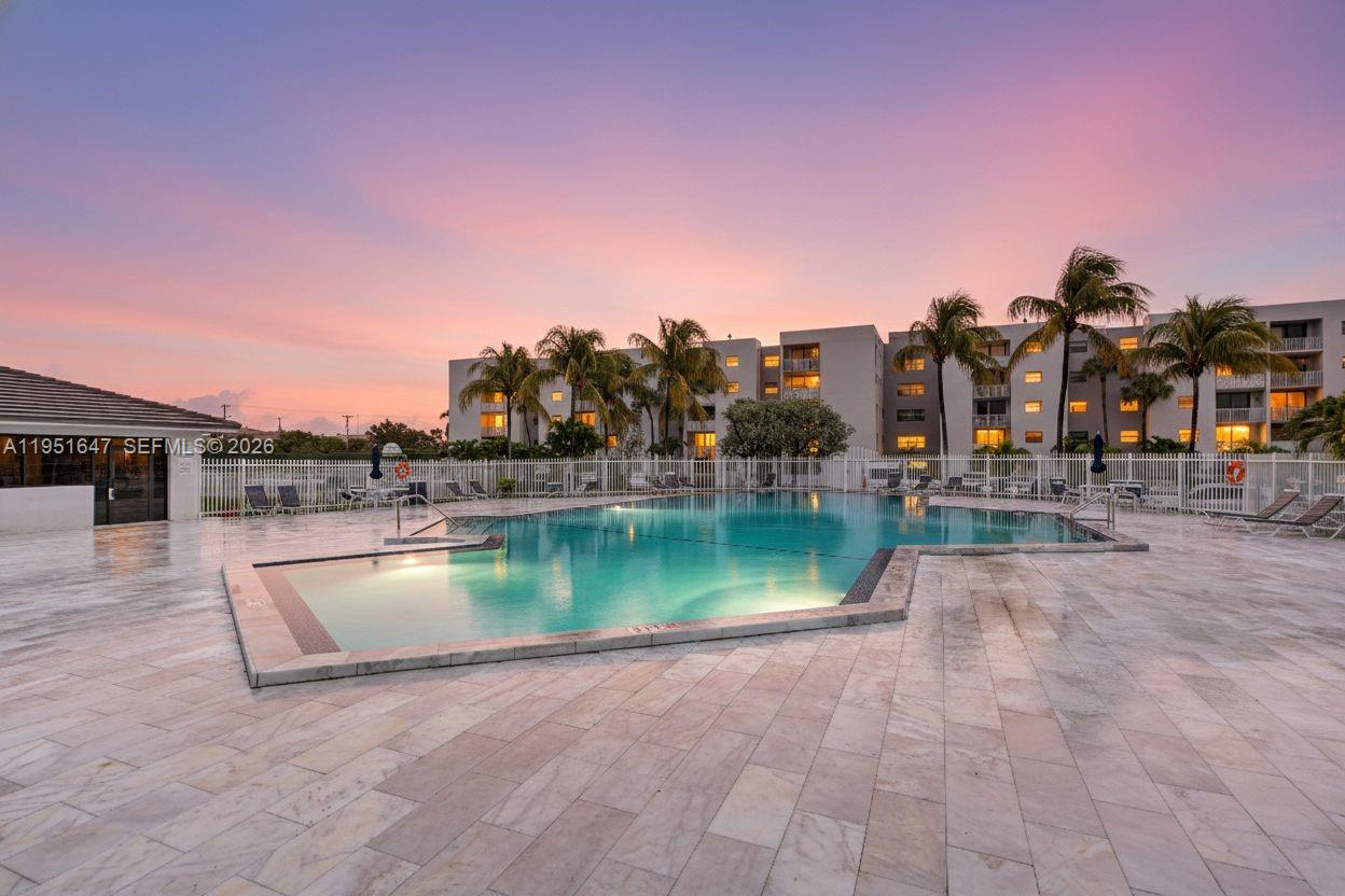 FONTAINEBLEAU GARDENS CON - Residential