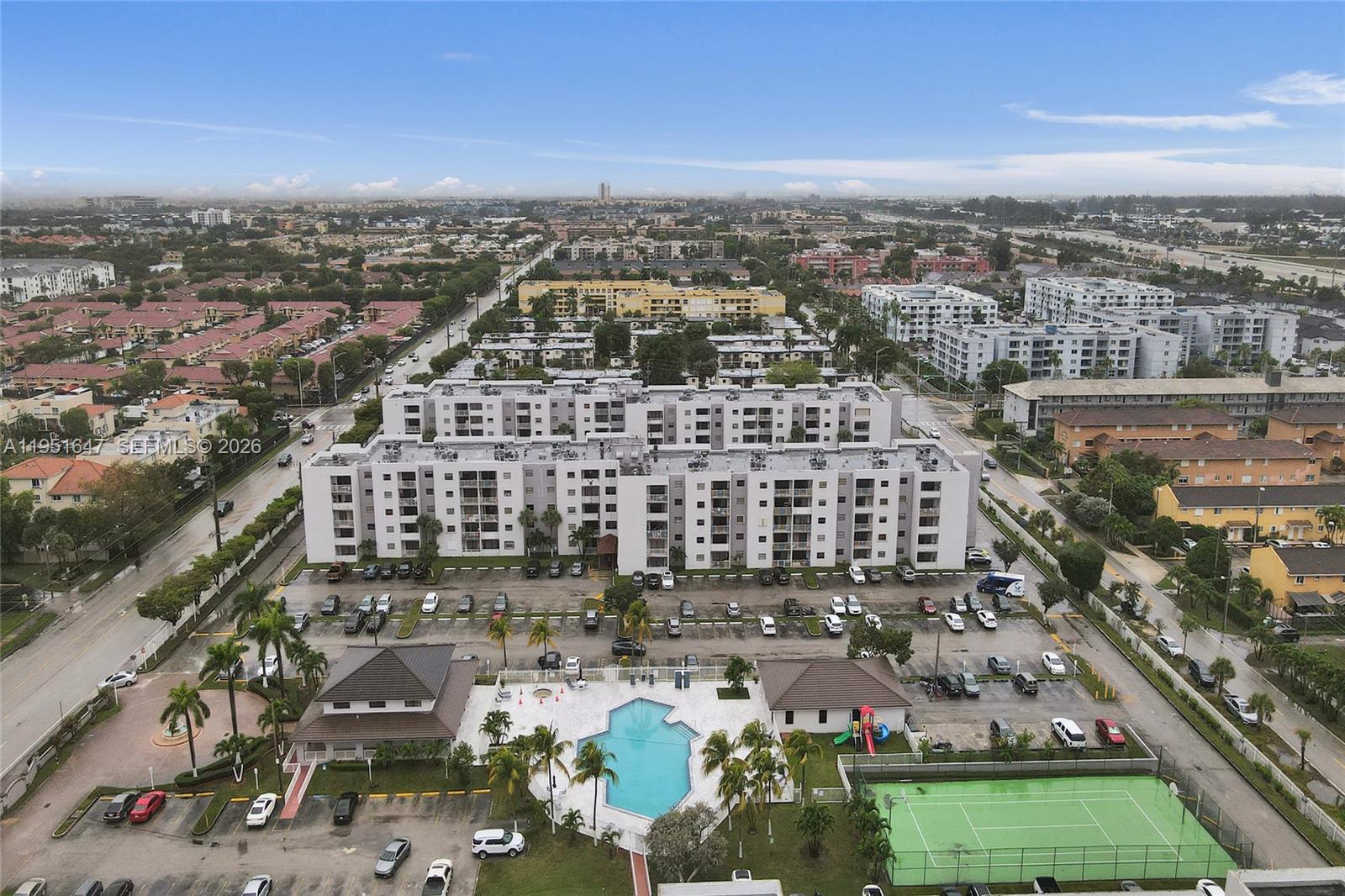 FONTAINEBLEAU GARDENS CON - Residential