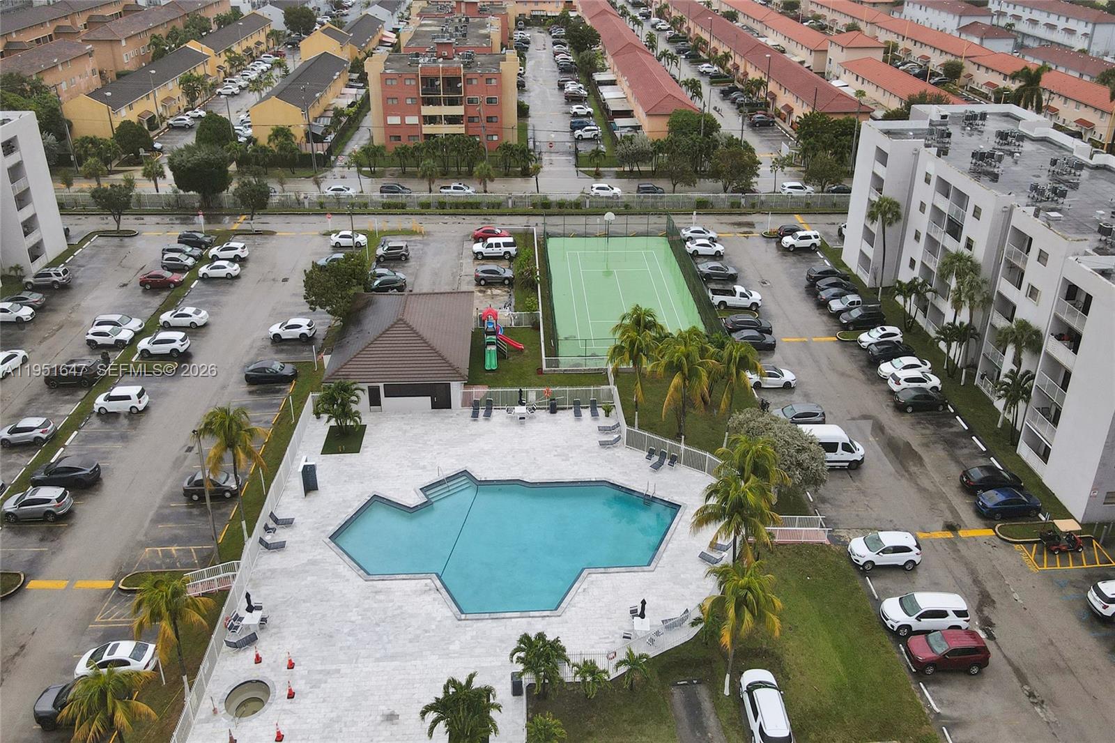FONTAINEBLEAU GARDENS CON - Residential