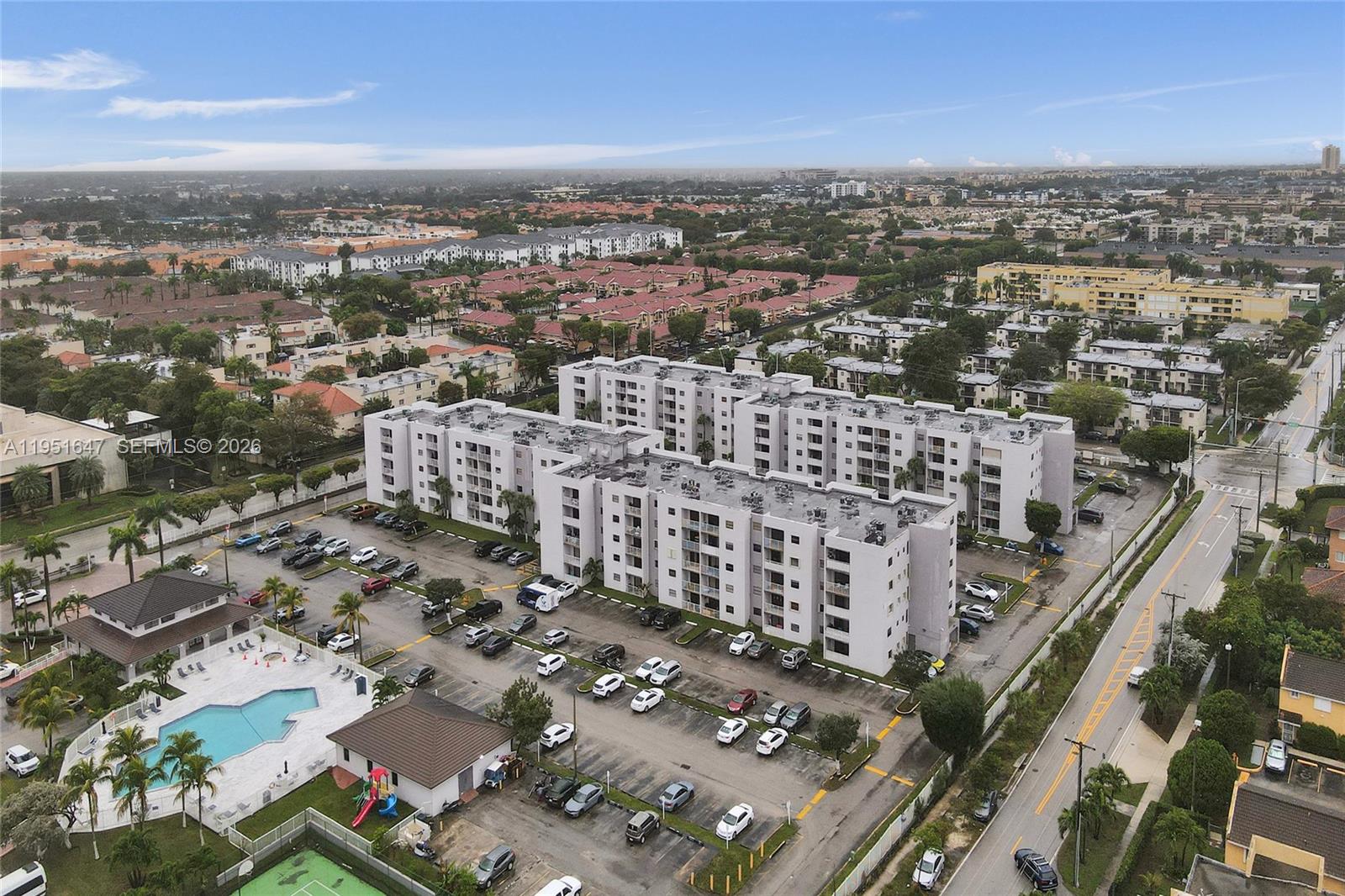 FONTAINEBLEAU GARDENS CON - Residential