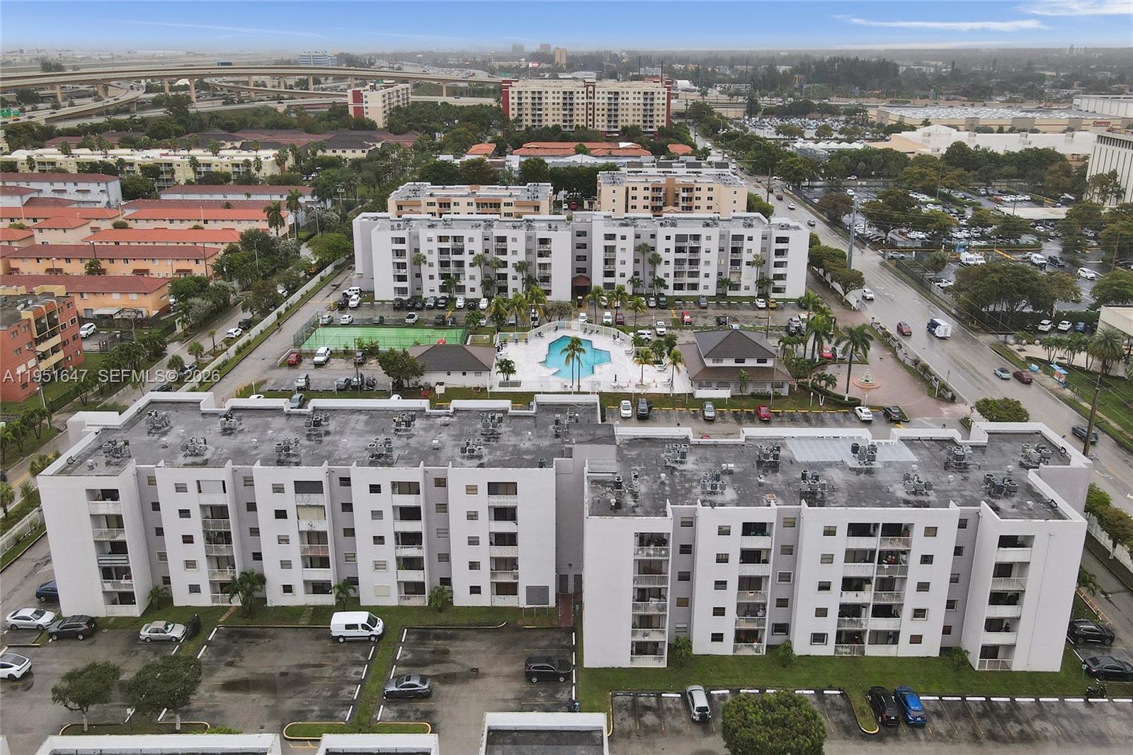 FONTAINEBLEAU GARDENS CON - Residential