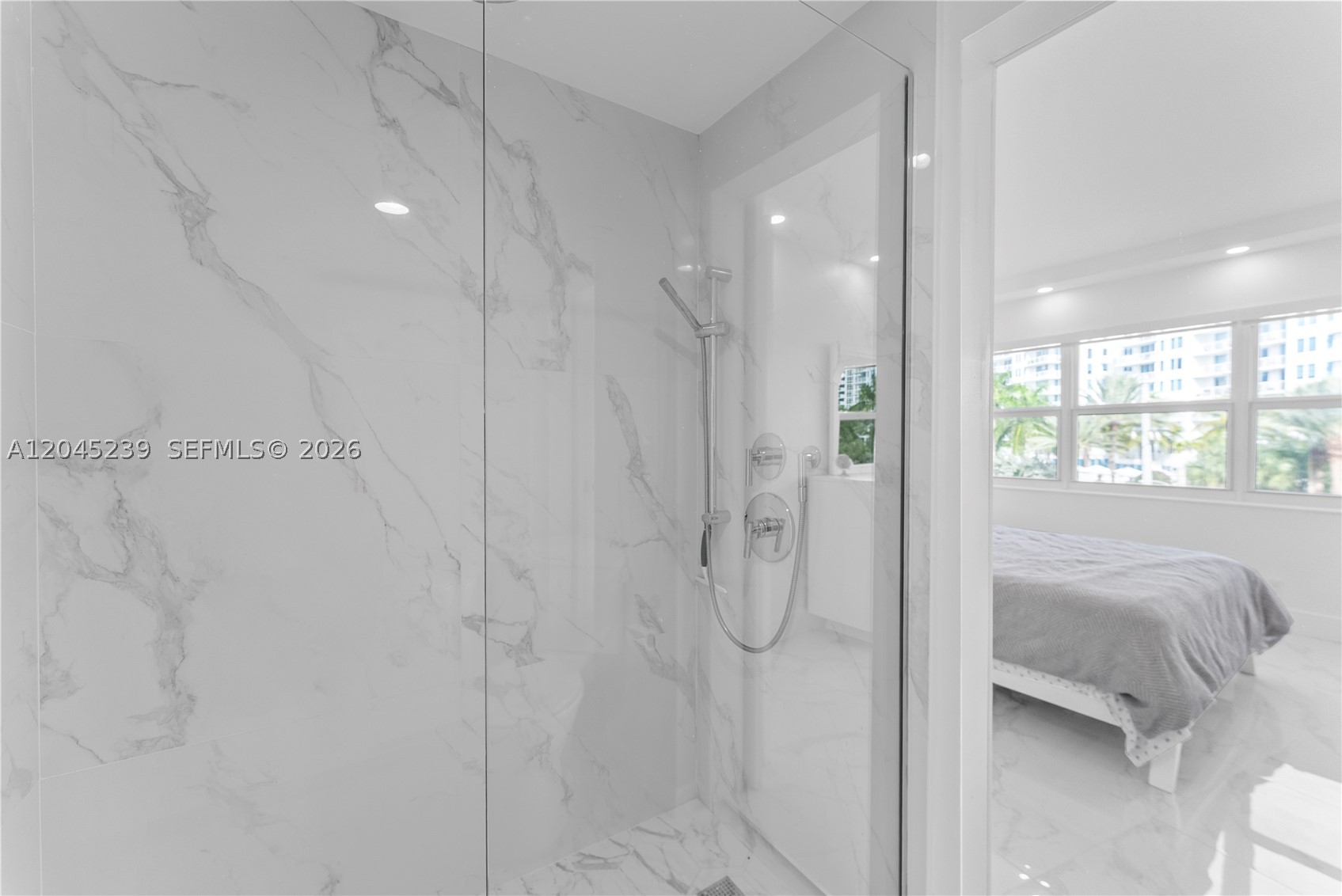 LE CERCLE BY THE BEACH CO - Residential Lease