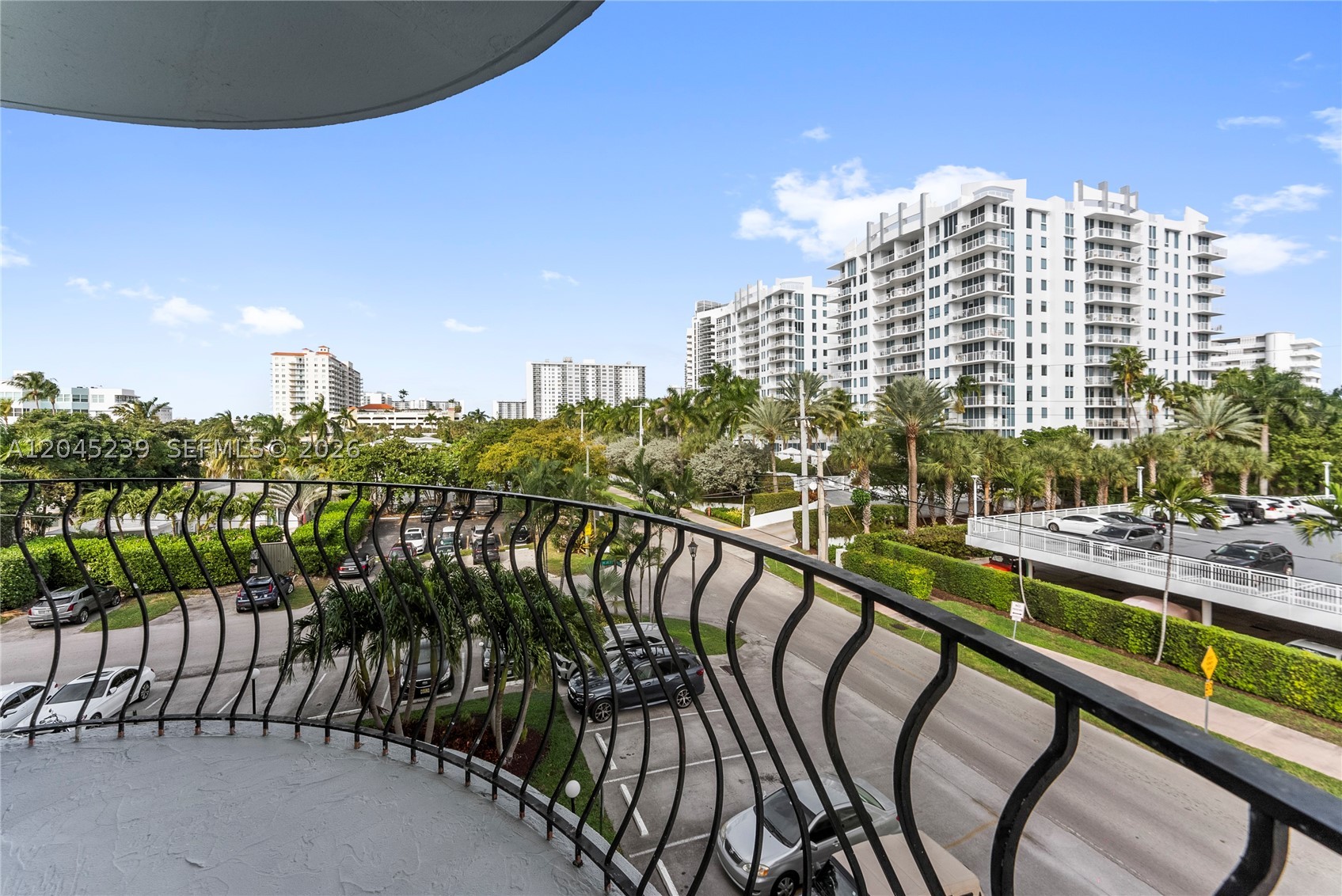 LE CERCLE BY THE BEACH CO - Residential Lease