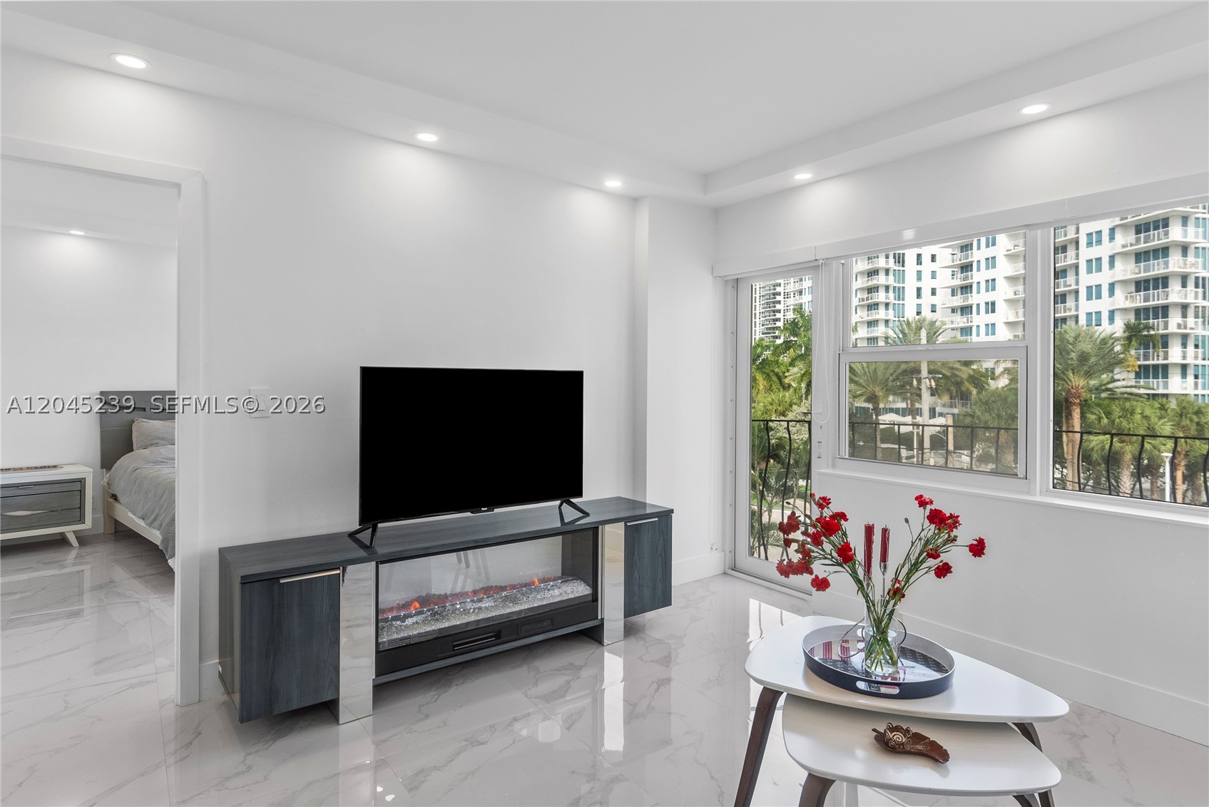 LE CERCLE BY THE BEACH CO - Residential Lease