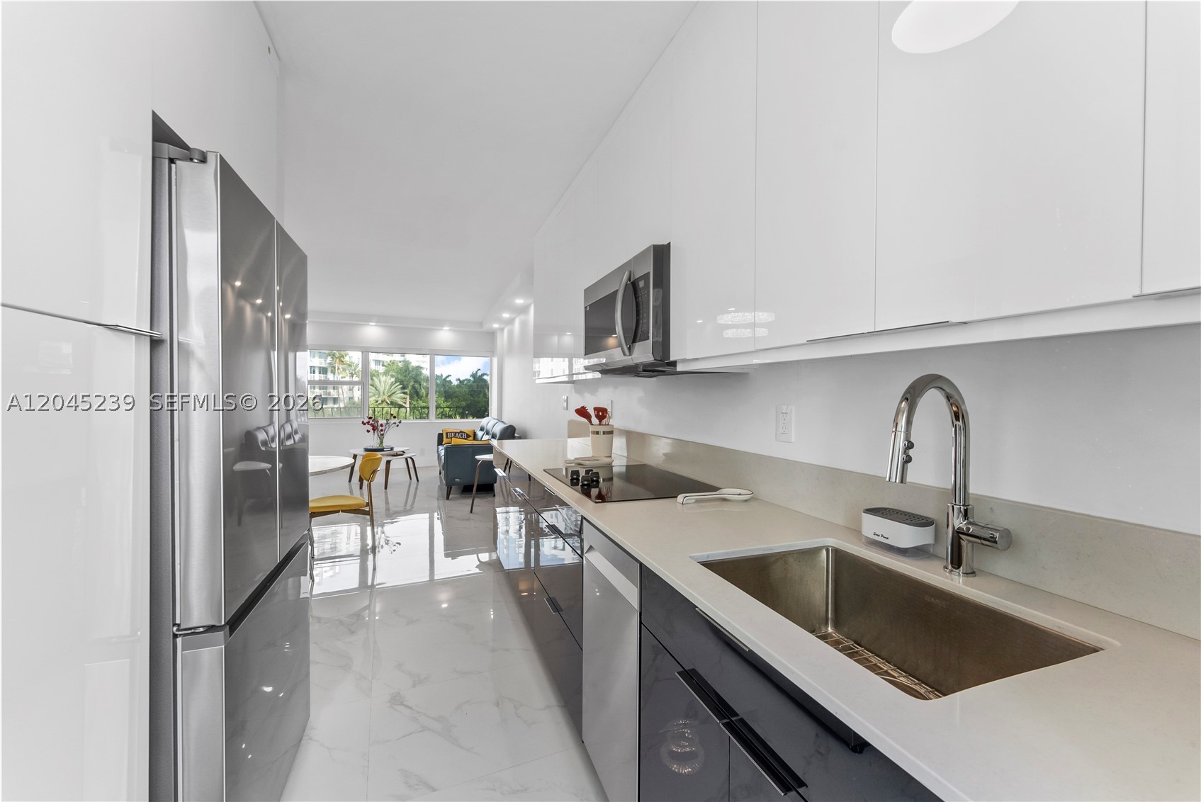 LE CERCLE BY THE BEACH CO - Residential Lease