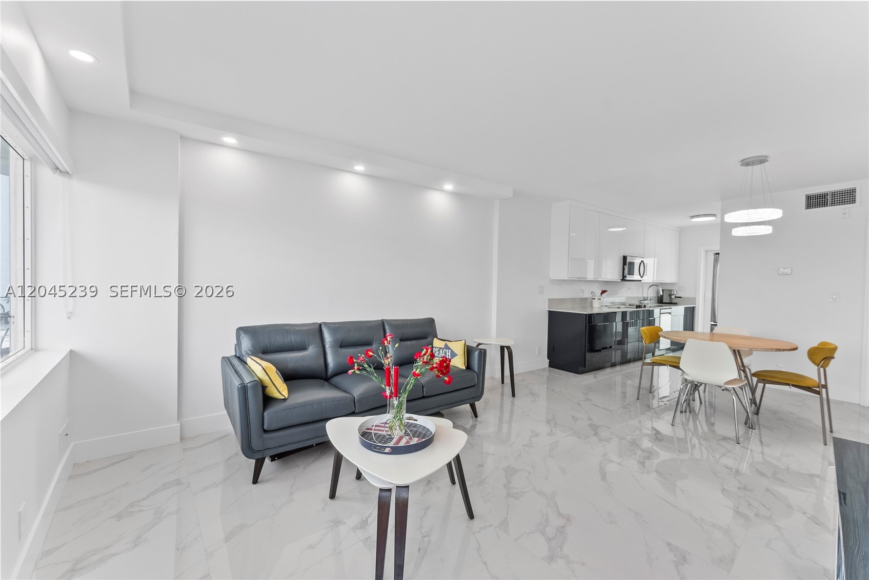 LE CERCLE BY THE BEACH CO - Residential Lease