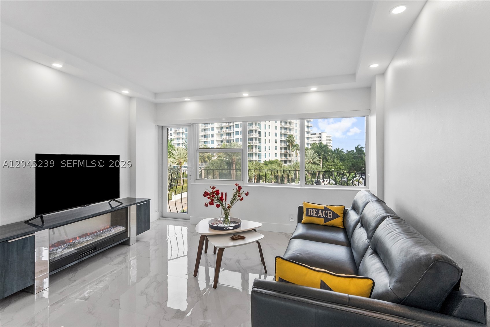 LE CERCLE BY THE BEACH CO - Residential Lease