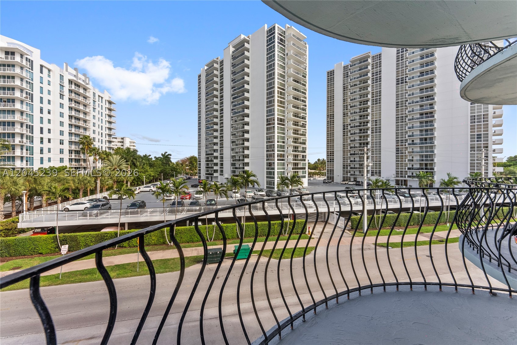 LE CERCLE BY THE BEACH CO - Residential Lease