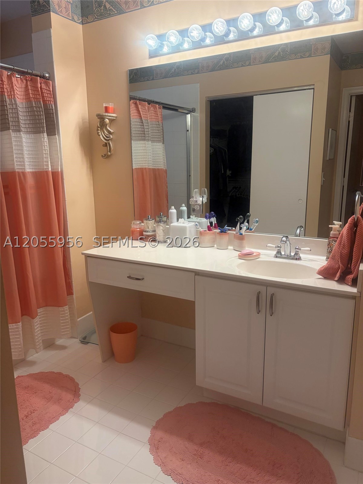 PEMBROKE SHORES 157-22 B - Residential
