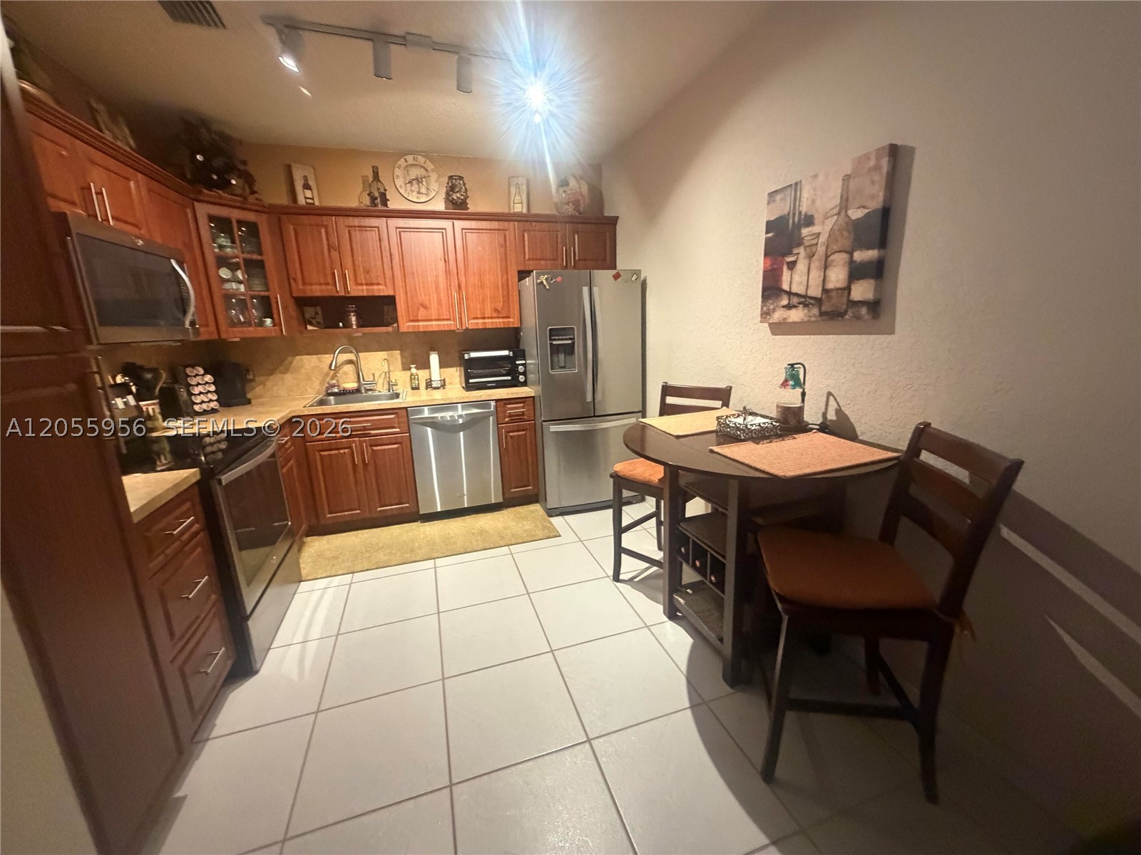 PEMBROKE SHORES 157-22 B - Residential