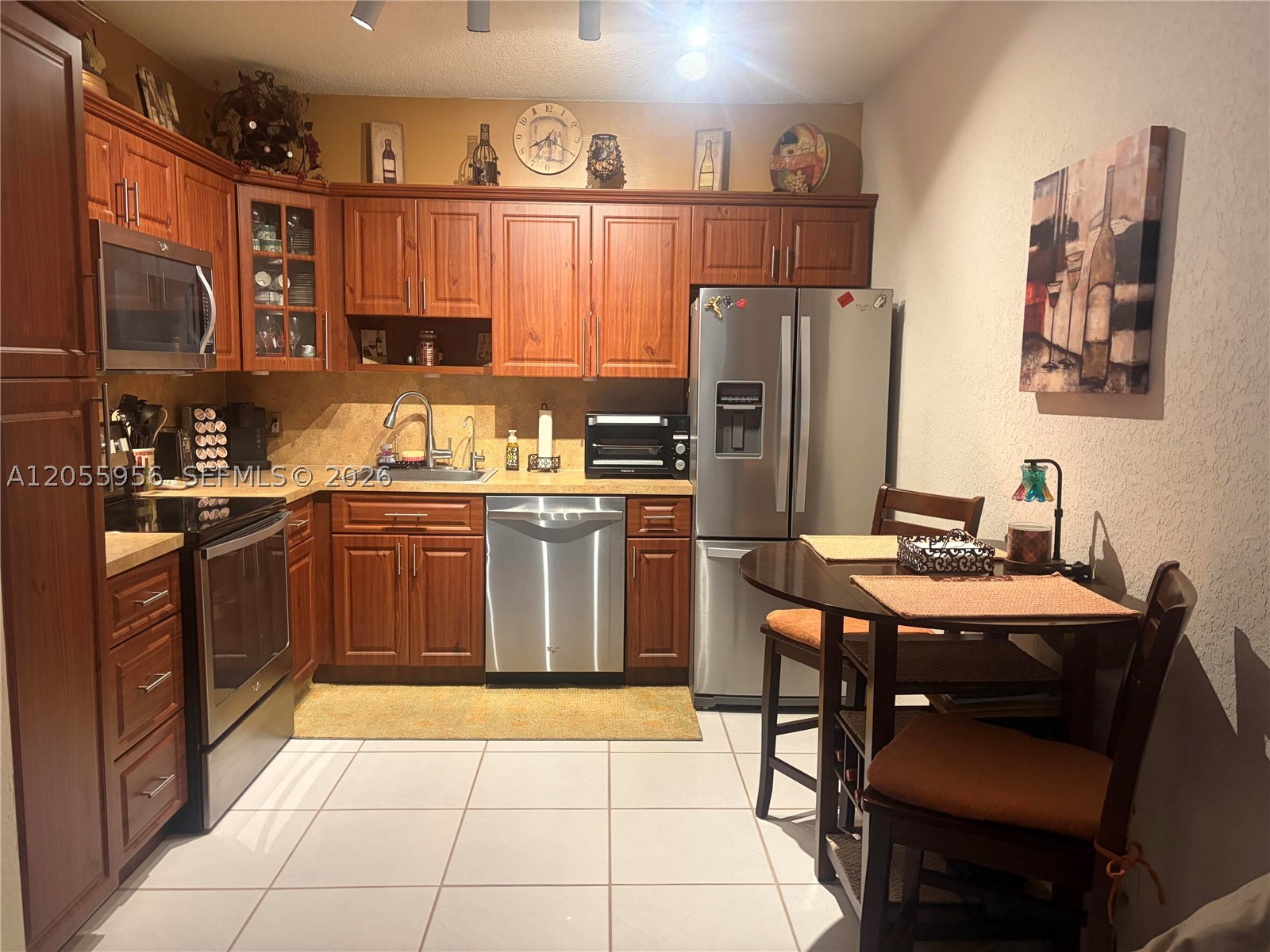 PEMBROKE SHORES 157-22 B - Residential