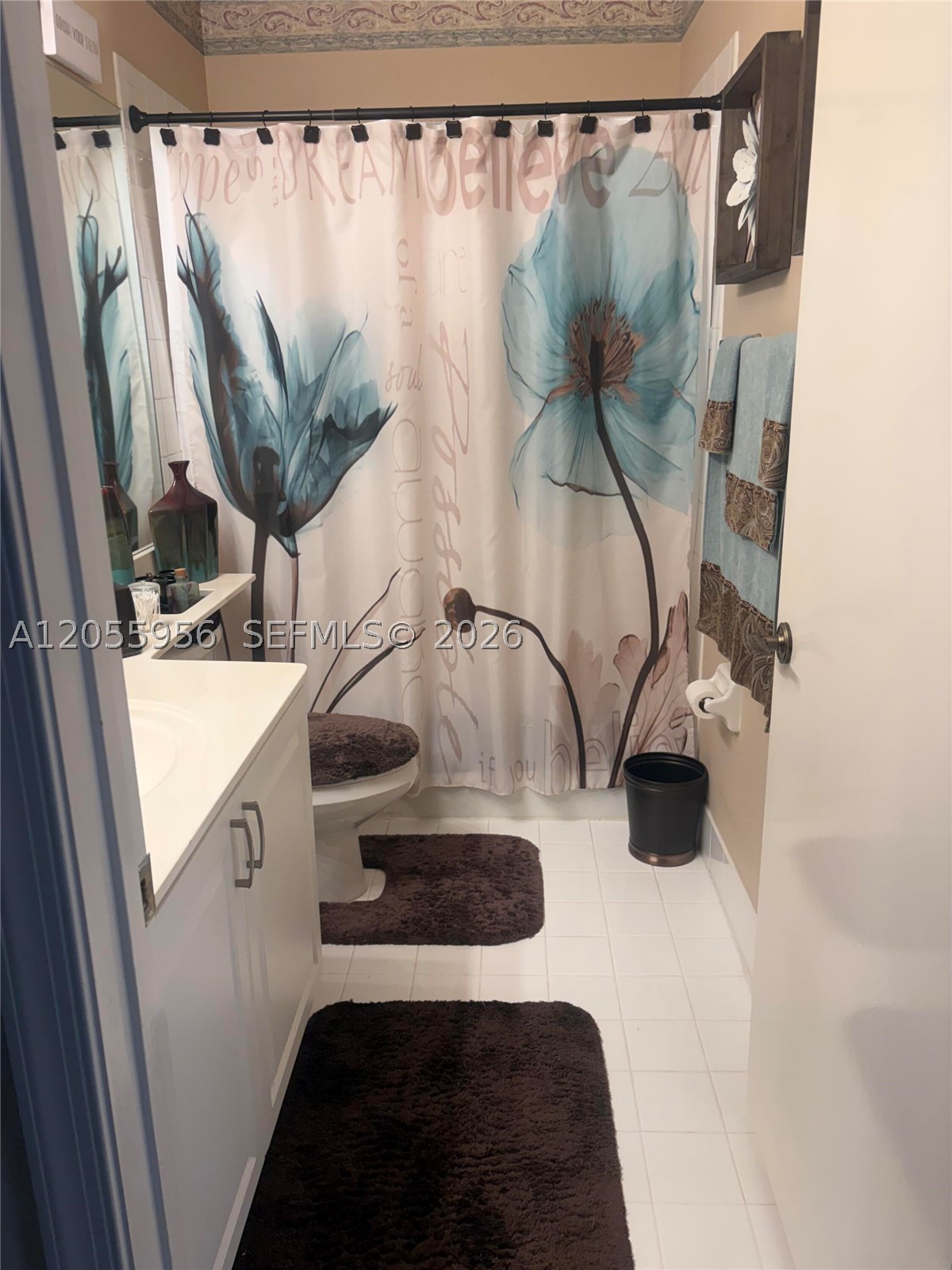 PEMBROKE SHORES 157-22 B - Residential