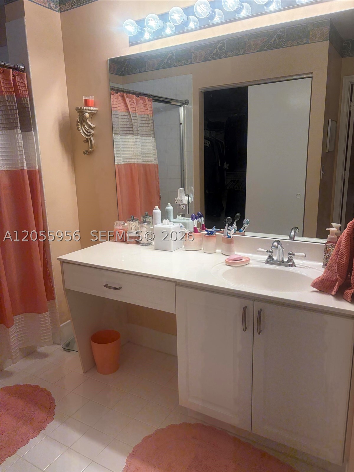 PEMBROKE SHORES 157-22 B - Residential