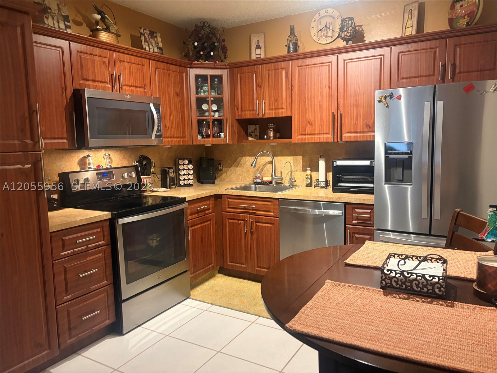 PEMBROKE SHORES 157-22 B - Residential