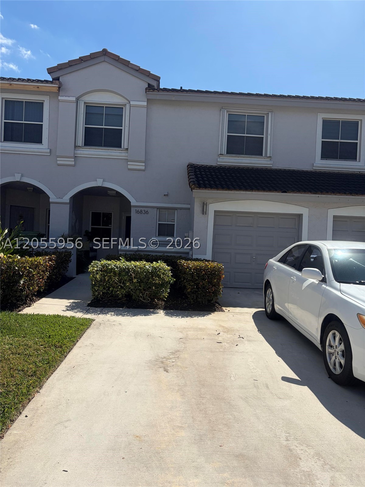 PEMBROKE SHORES 157-22 B - Residential